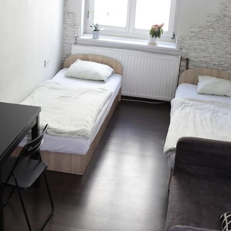 Pit Stop Hostel Poznań Esterno foto